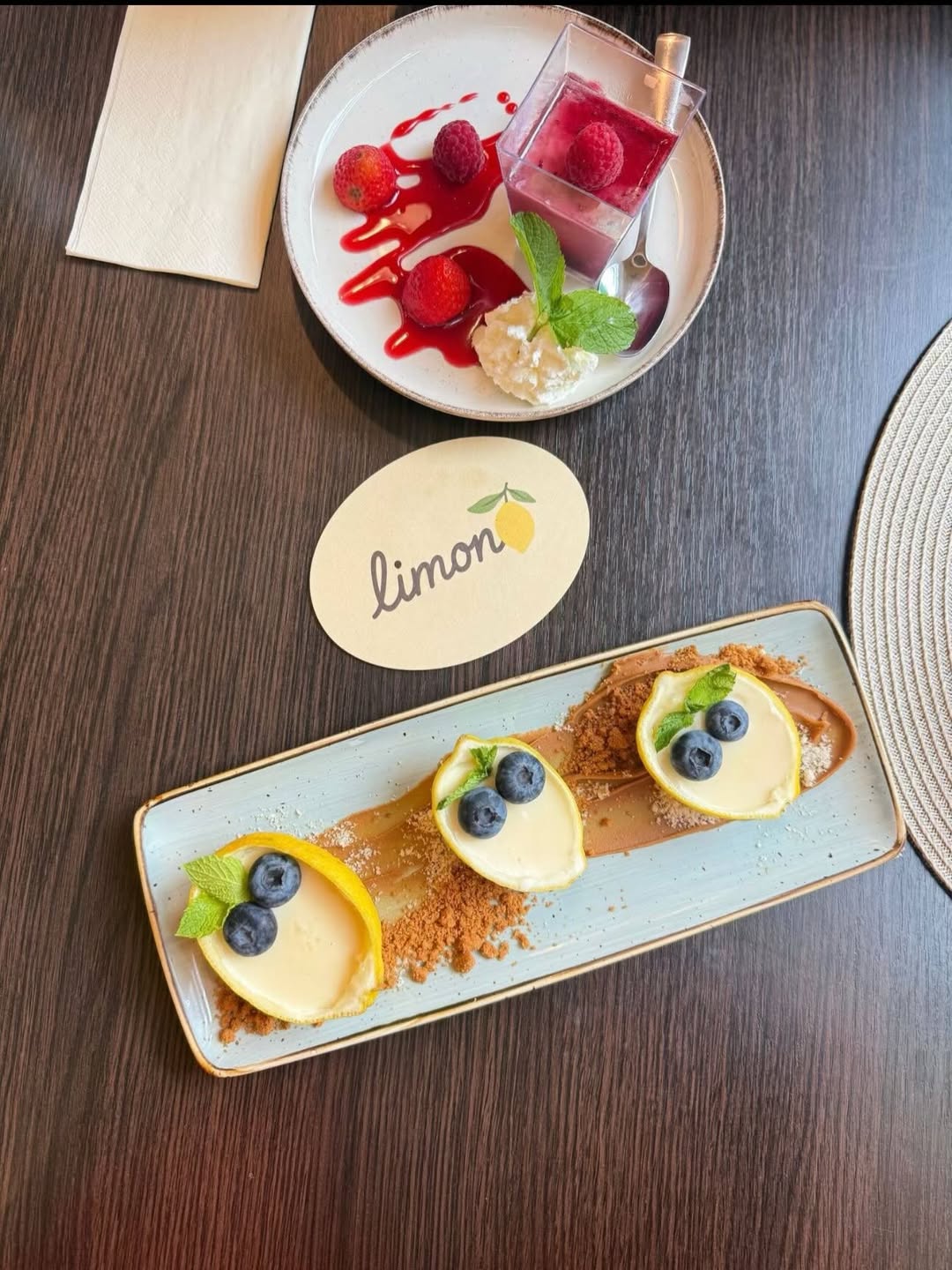Limon Signature Zitronencreme in echten Zitronenhälften
